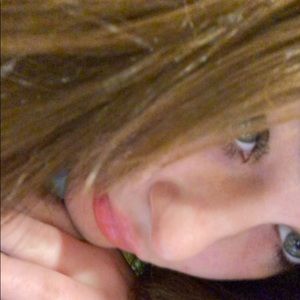 Meet your Posher, Ellie